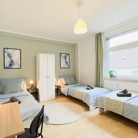 Bege Team Base エッセン